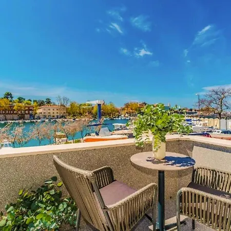 Stunning In With House Sea View زادار