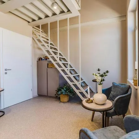 Stunning In With House Sea View شقة
