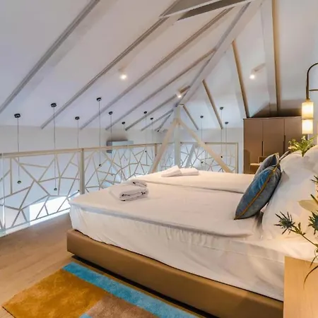 Stunning In With House Sea View شقة *